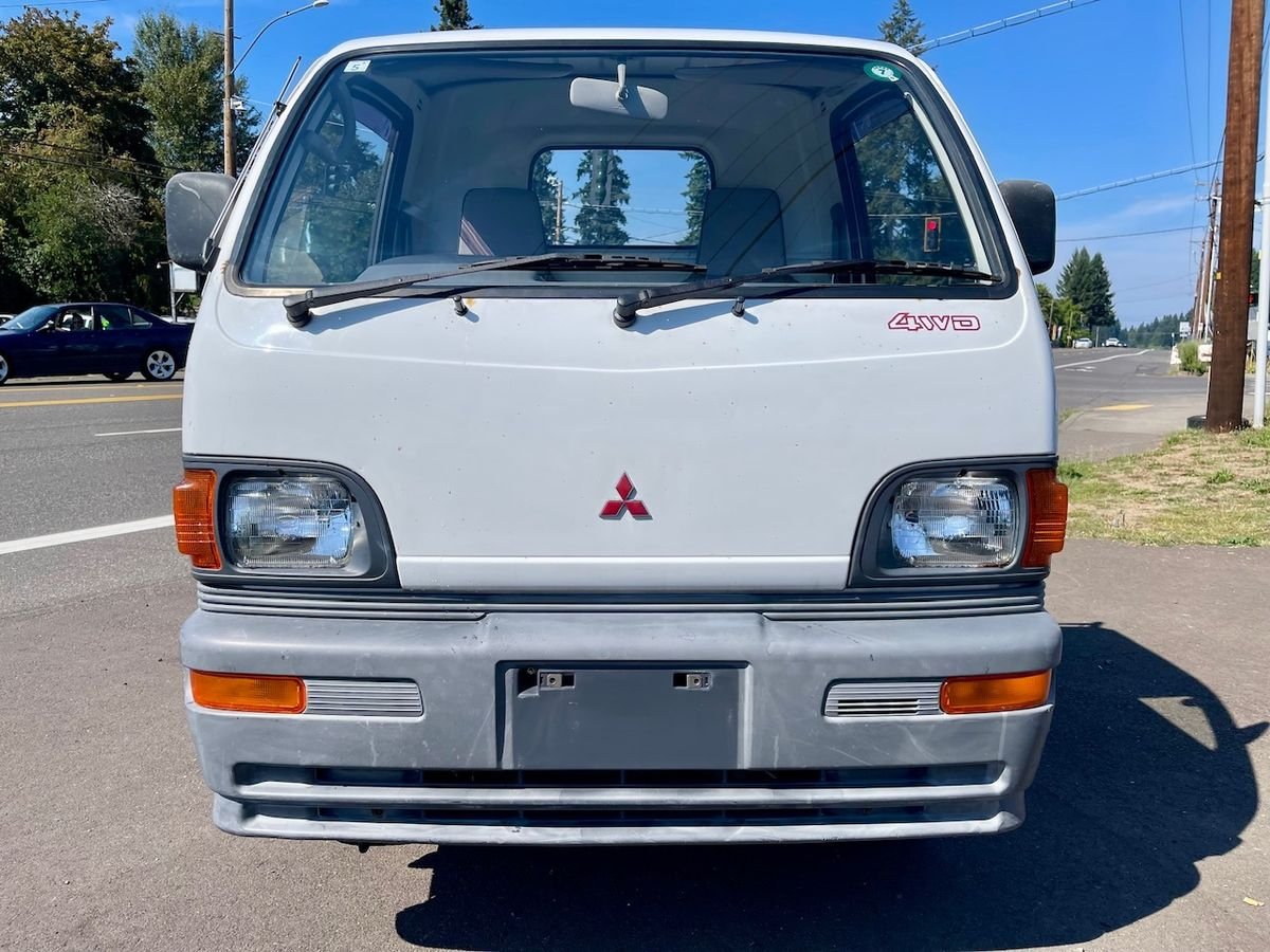 1994 Mitsubishi Minicab JDM car for sale — photo 2 of 9