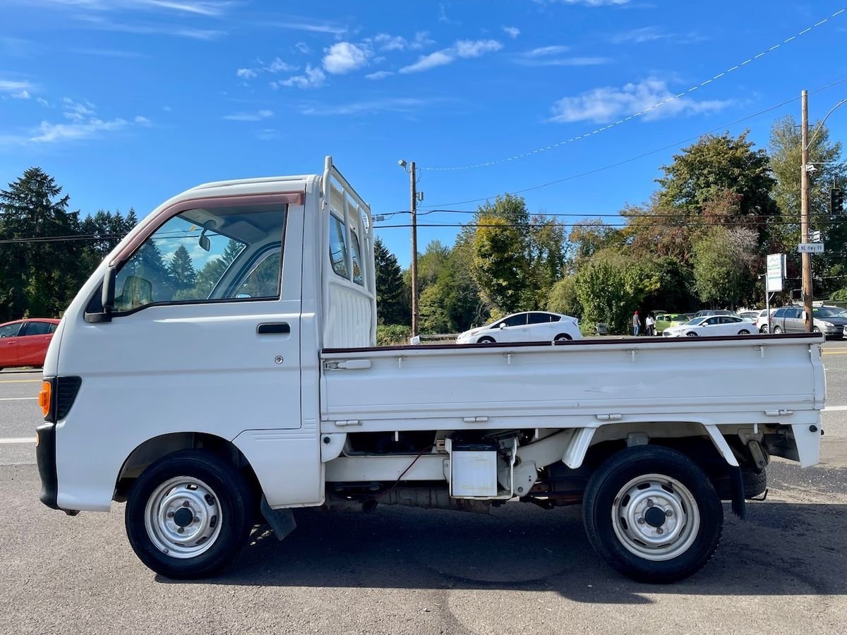1997 Daihatsu Hijet JDM car for sale — photo 3 of 9