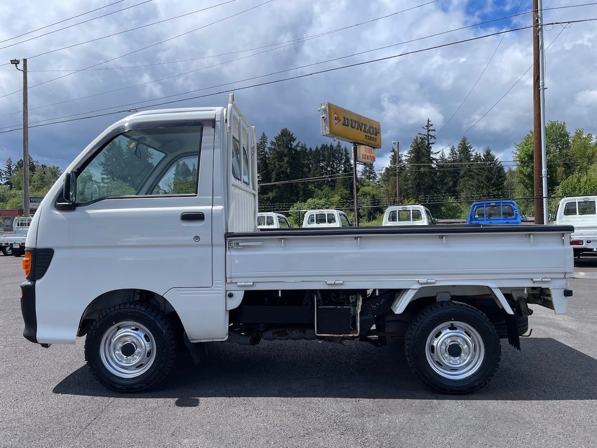 1997 Daihatsu Hijet JDM car for sale — photo 3 of 9