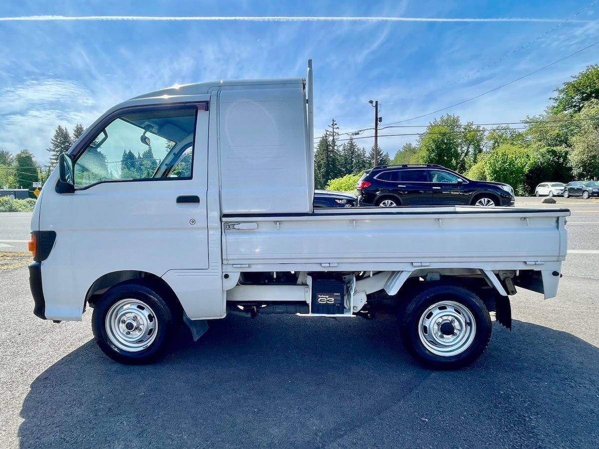 1997 Daihatsu Hijet JDM car for sale — photo 3 of 9