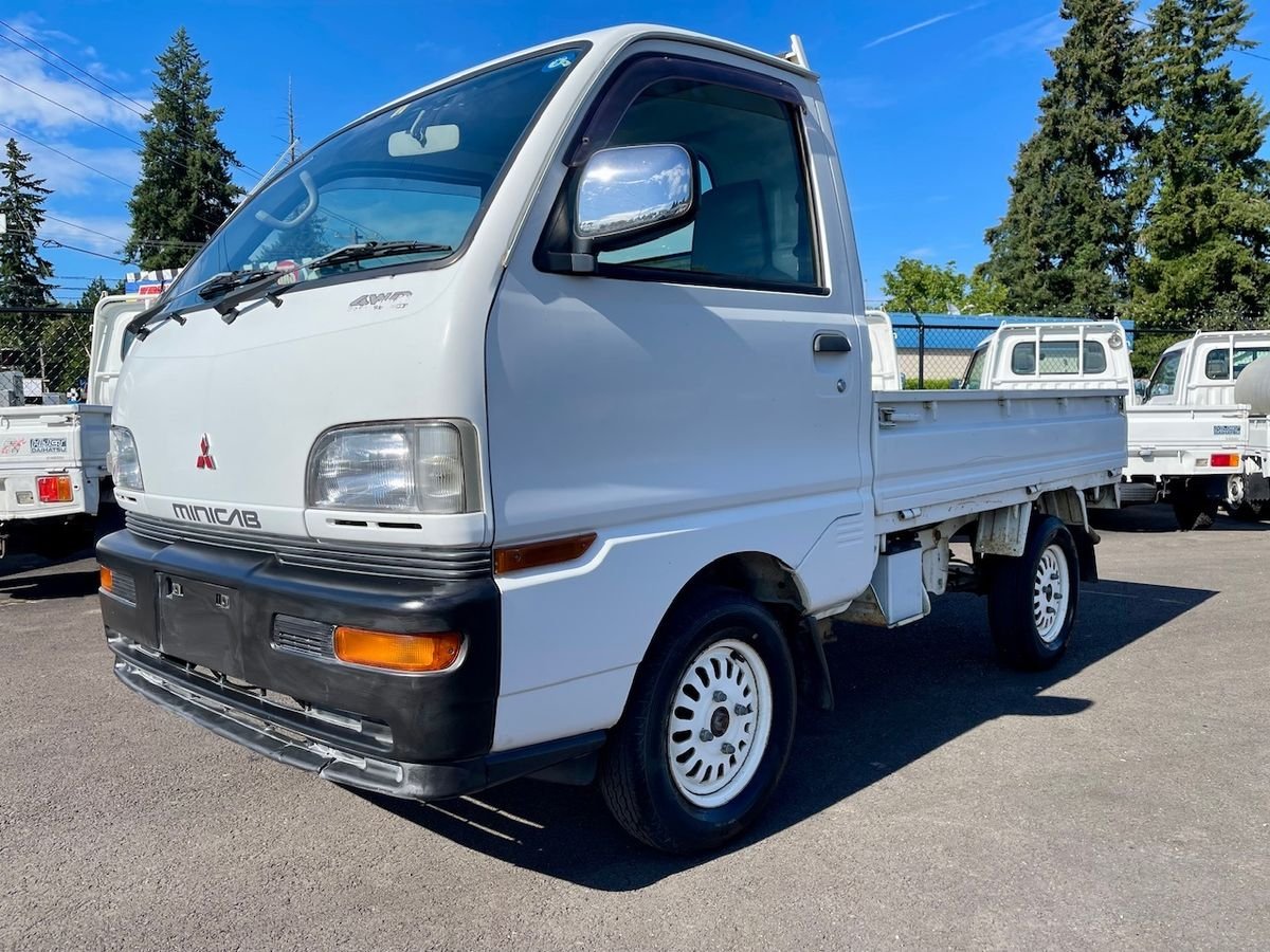 1997 Mitsubishi Minicab JDM car for sale — photo 2 of 9