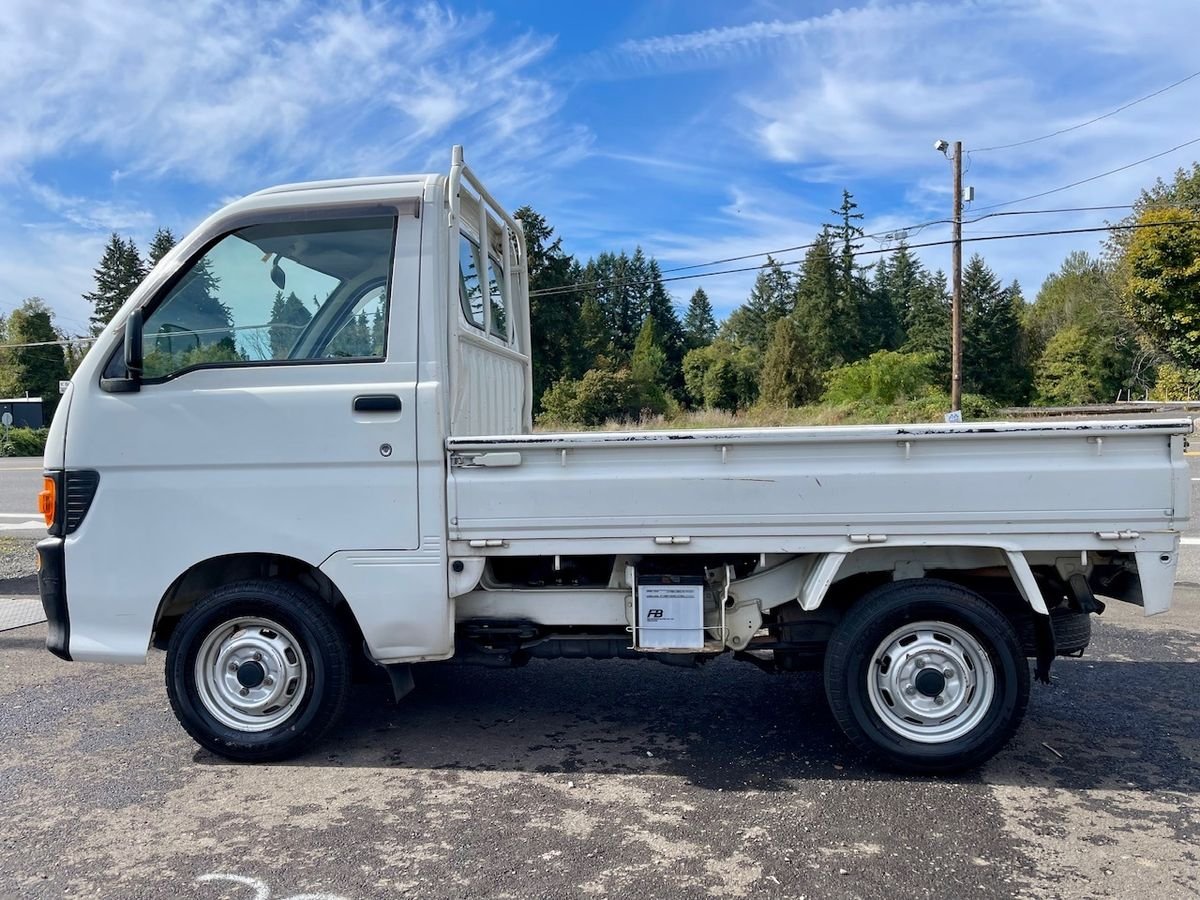 1998 Daihatsu Hijet JDM car for sale — photo 3 of 9