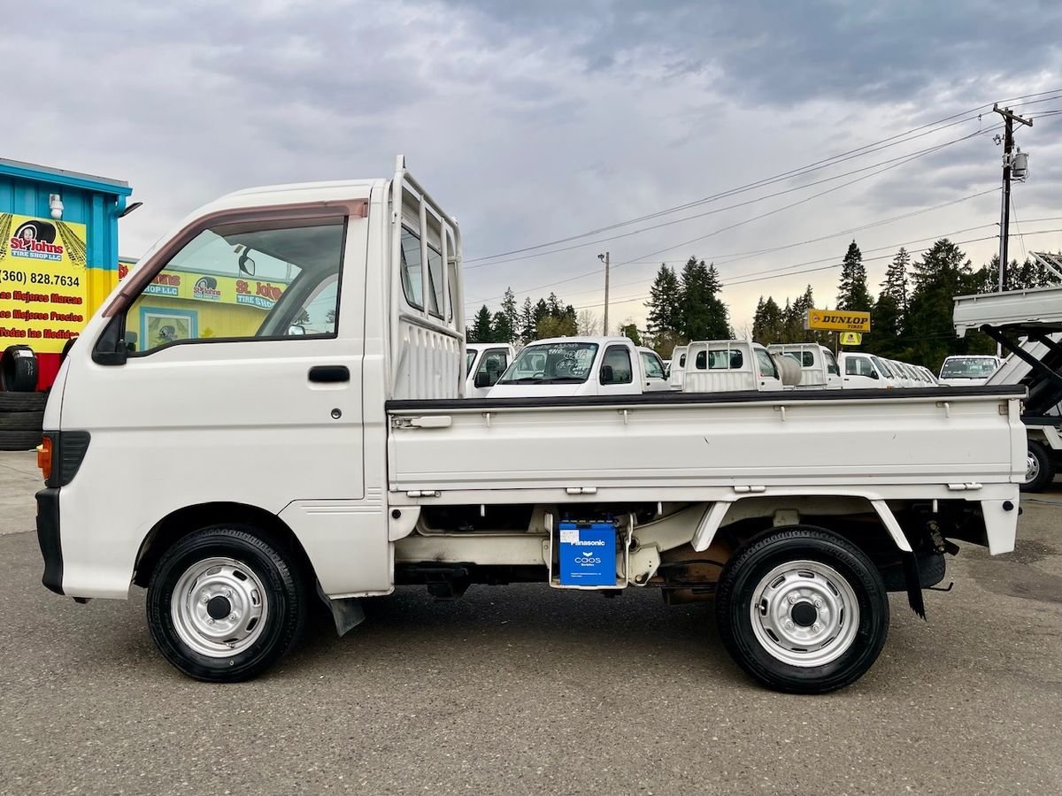 1998 Daihatsu Hijet JDM car for sale — photo 3 of 9