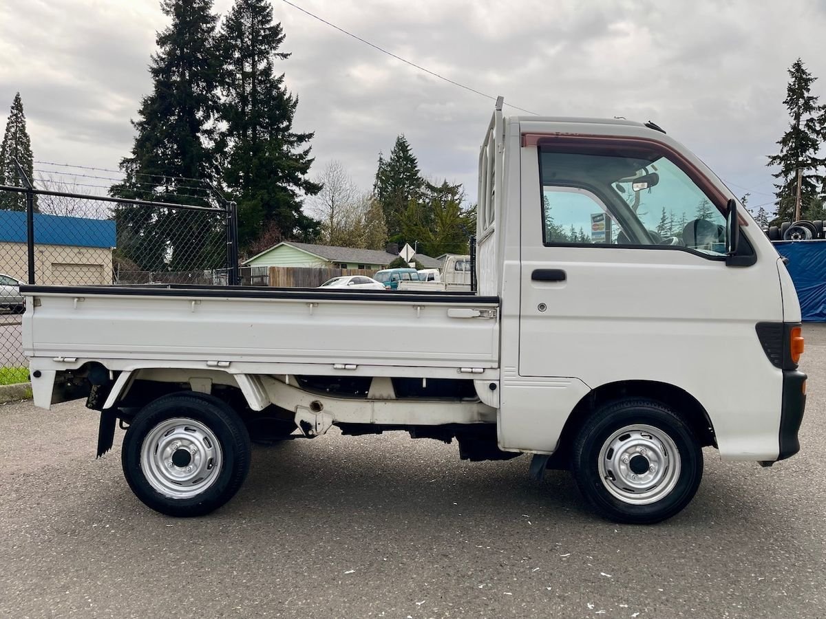 1998 Daihatsu Hijet JDM car for sale — photo 7 of 9