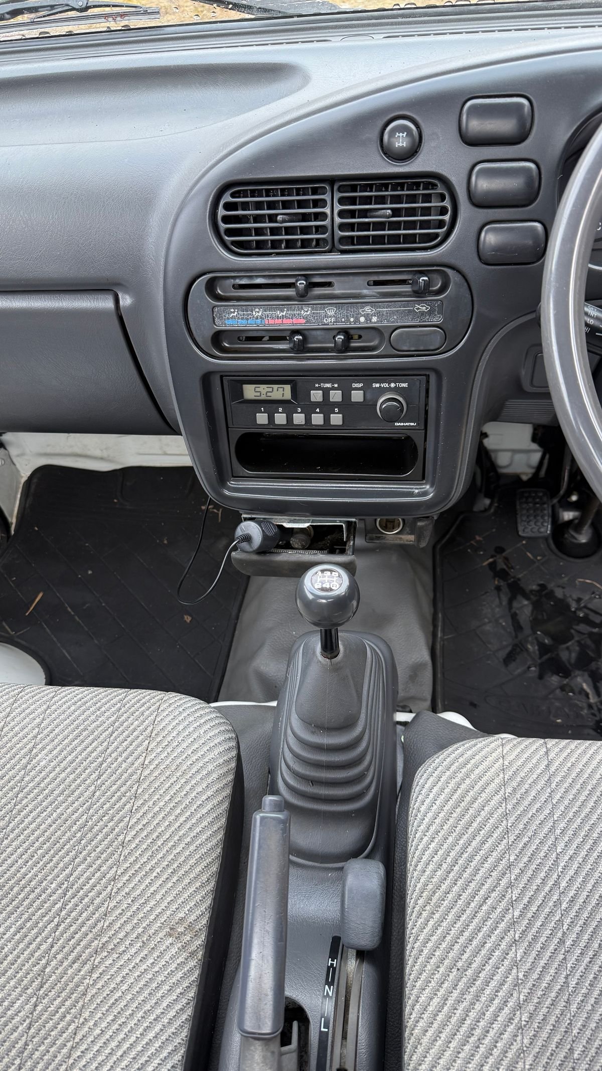 1998 Daihatsu Hijet JDM car for sale — photo 7 of 11