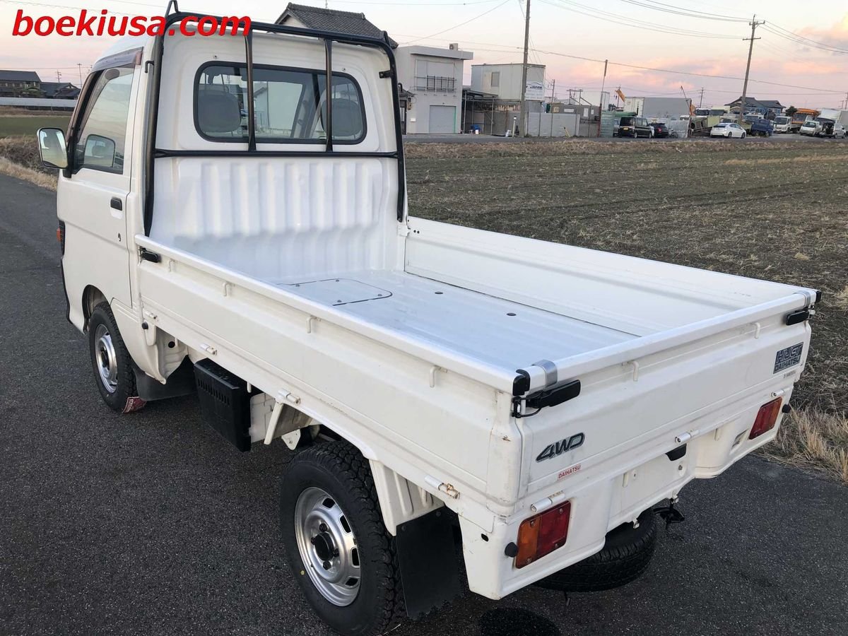 1998 Daihatsu Hijet JDM car for sale — photo 3 of 11