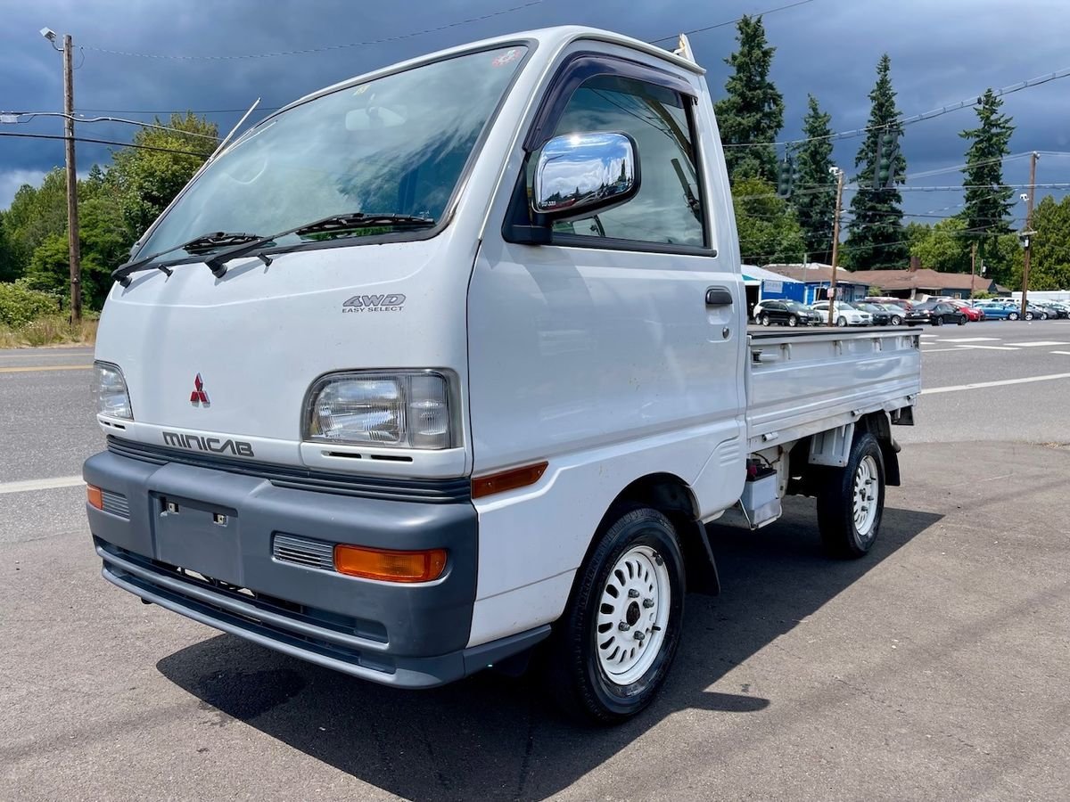 1998 Mitsubishi Minicab JDM car for sale — photo 2 of 9