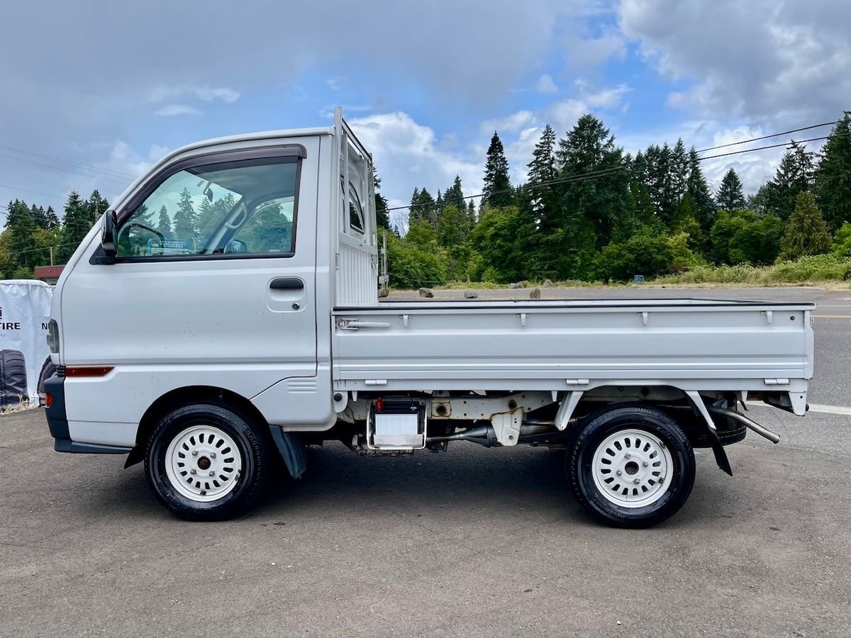 1998 Mitsubishi Minicab JDM car for sale — photo 3 of 9