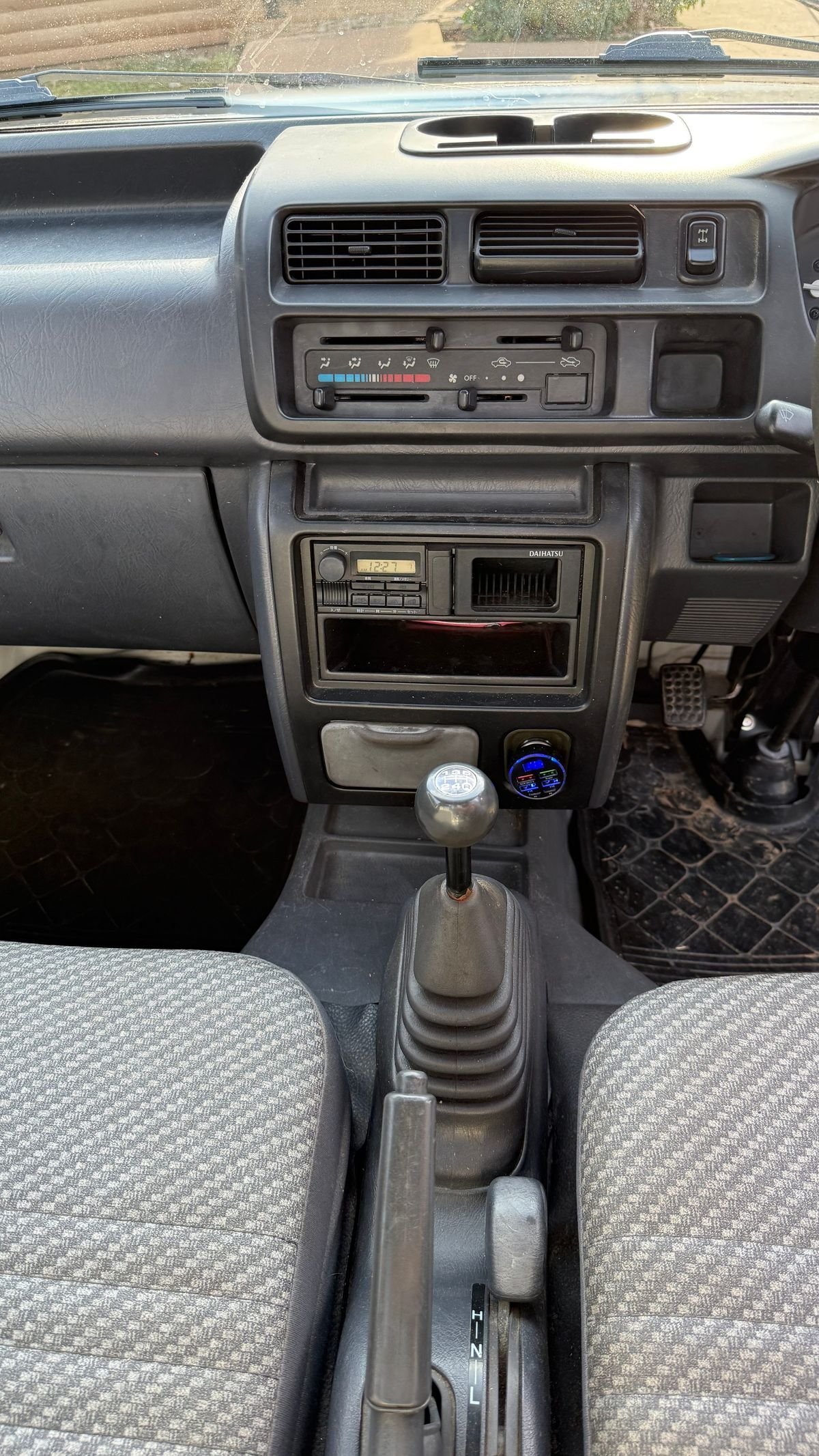 1999 Daihatsu Hijet JDM car for sale — photo 6 of 11