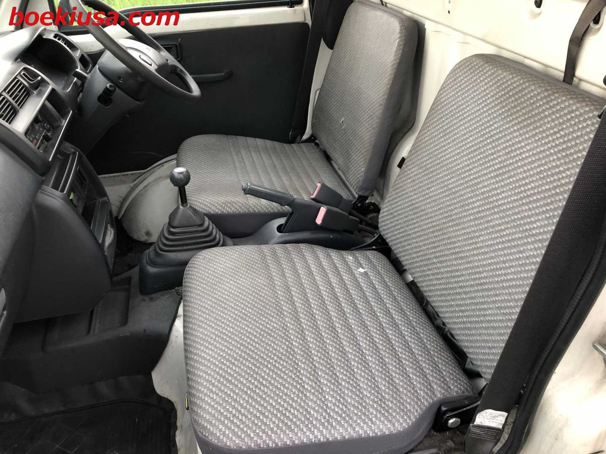 1999 Daihatsu Hijet JDM car for sale — photo 10 of 11