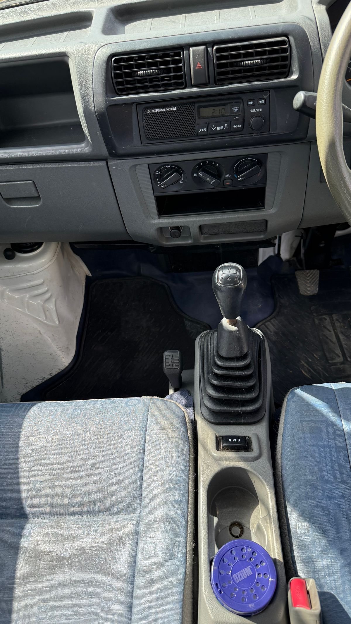 1999 Mitsubishi Minicab JDM car for sale — photo 9 of 11