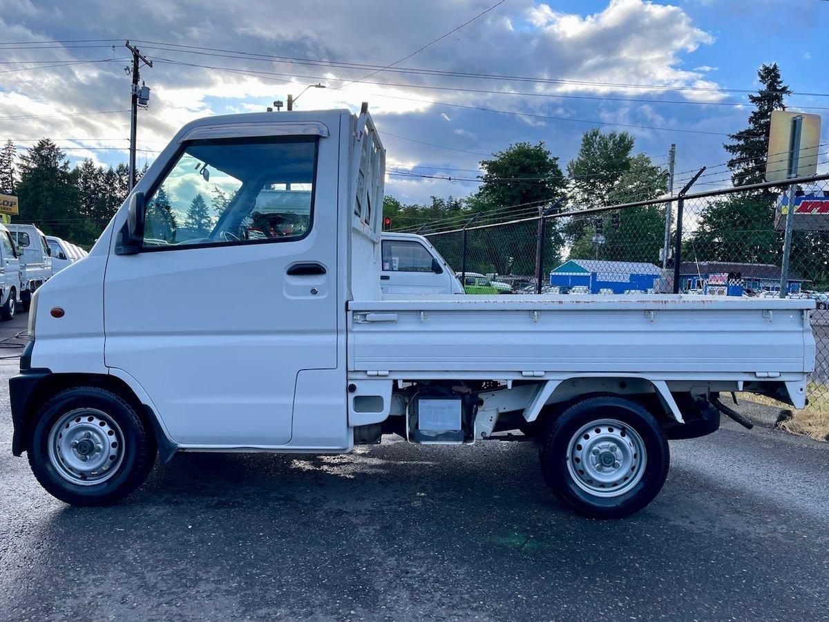 1999 Mitsubishi Minicab JDM car for sale — photo 3 of 9