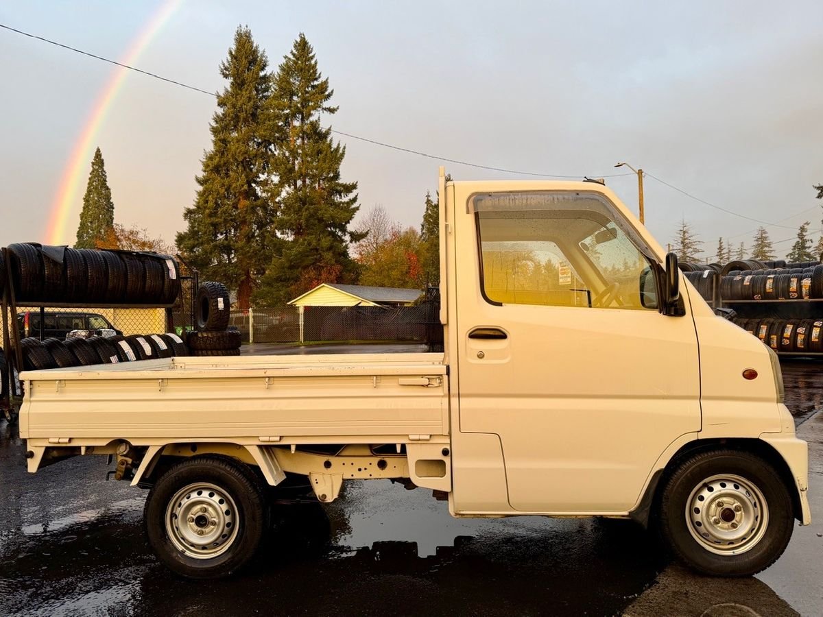 2000 Mitsubishi Minicab JDM car for sale — photo 8 of 9