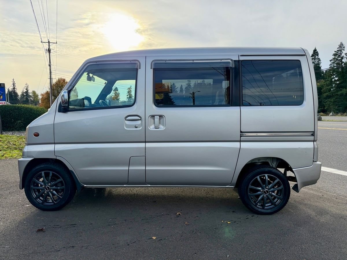 2000 Mitsubishi Town Box JDM car for sale — photo 4 of 9