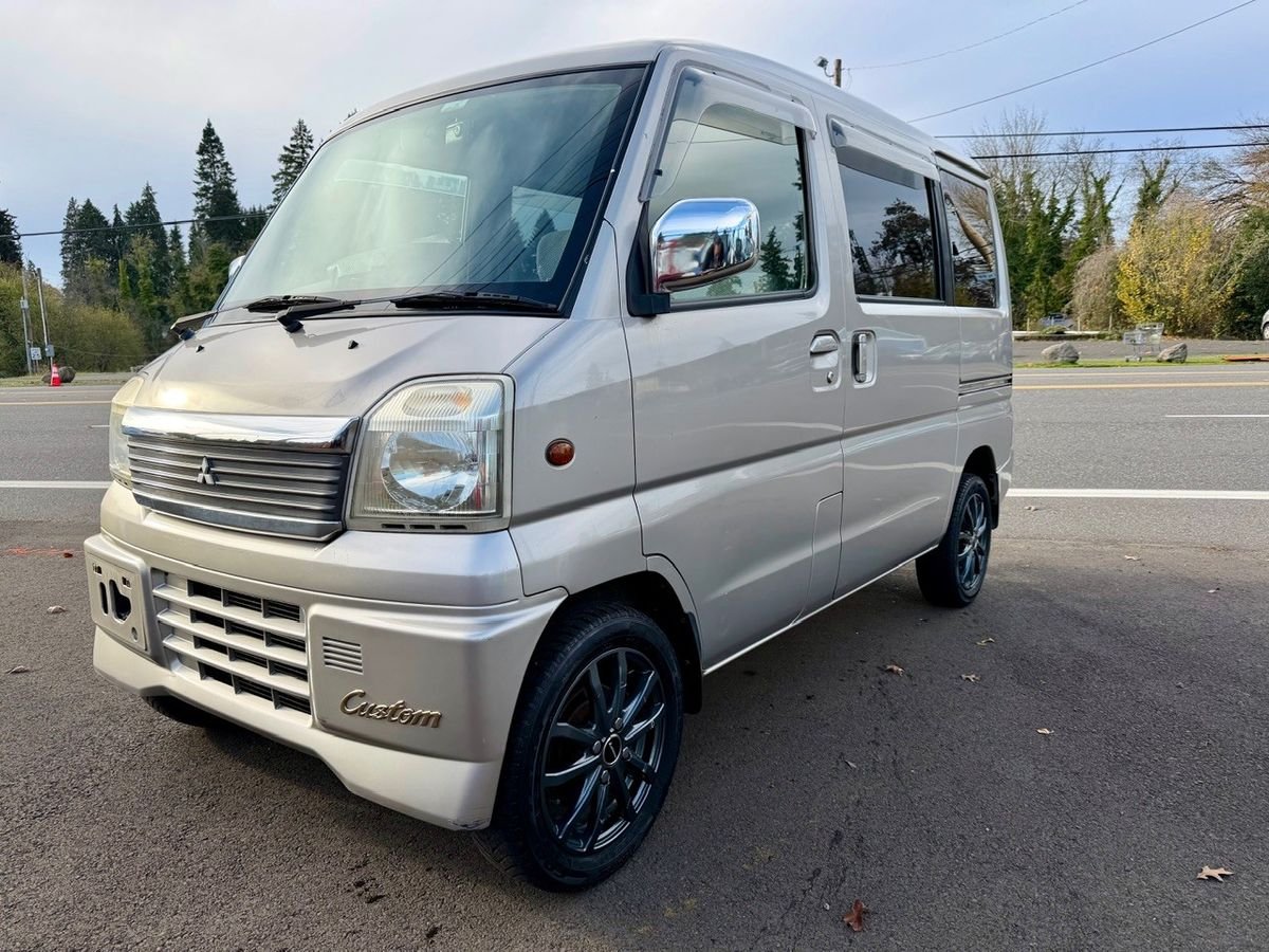 2000 Mitsubishi Town Box JDM car for sale — photo 3 of 9