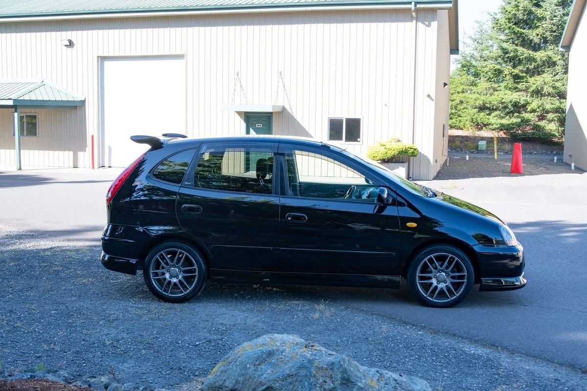 1999 Nissan Tino JDM car for sale — photo 8 of 9