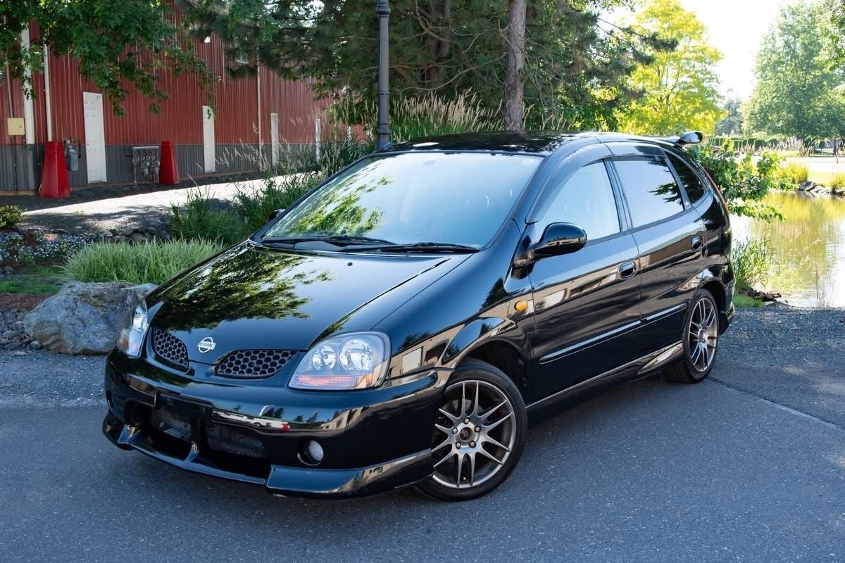 1999 Nissan Tino JDM car for sale — photo 3 of 9
