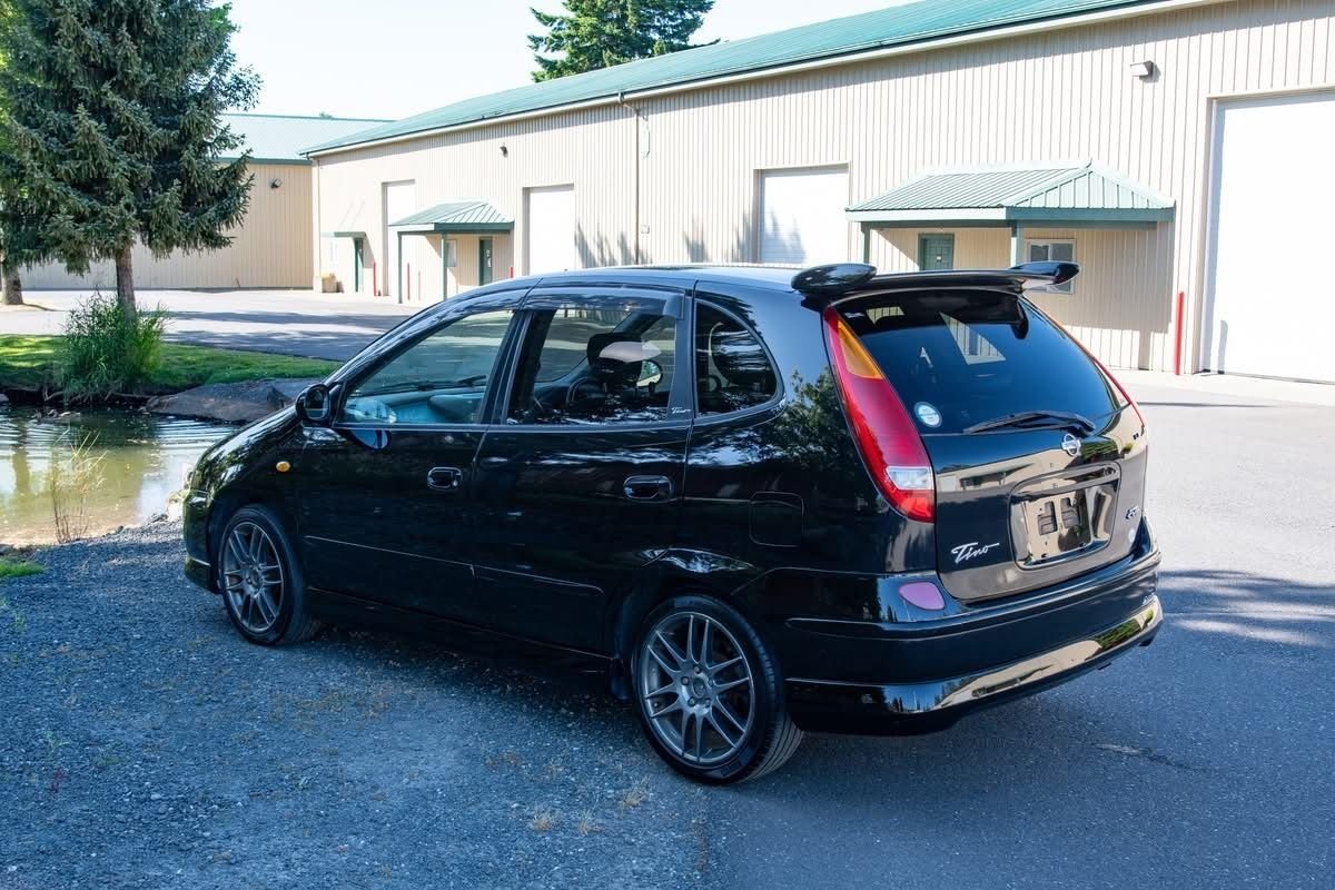 1999 Nissan Tino JDM car for sale — photo 5 of 9