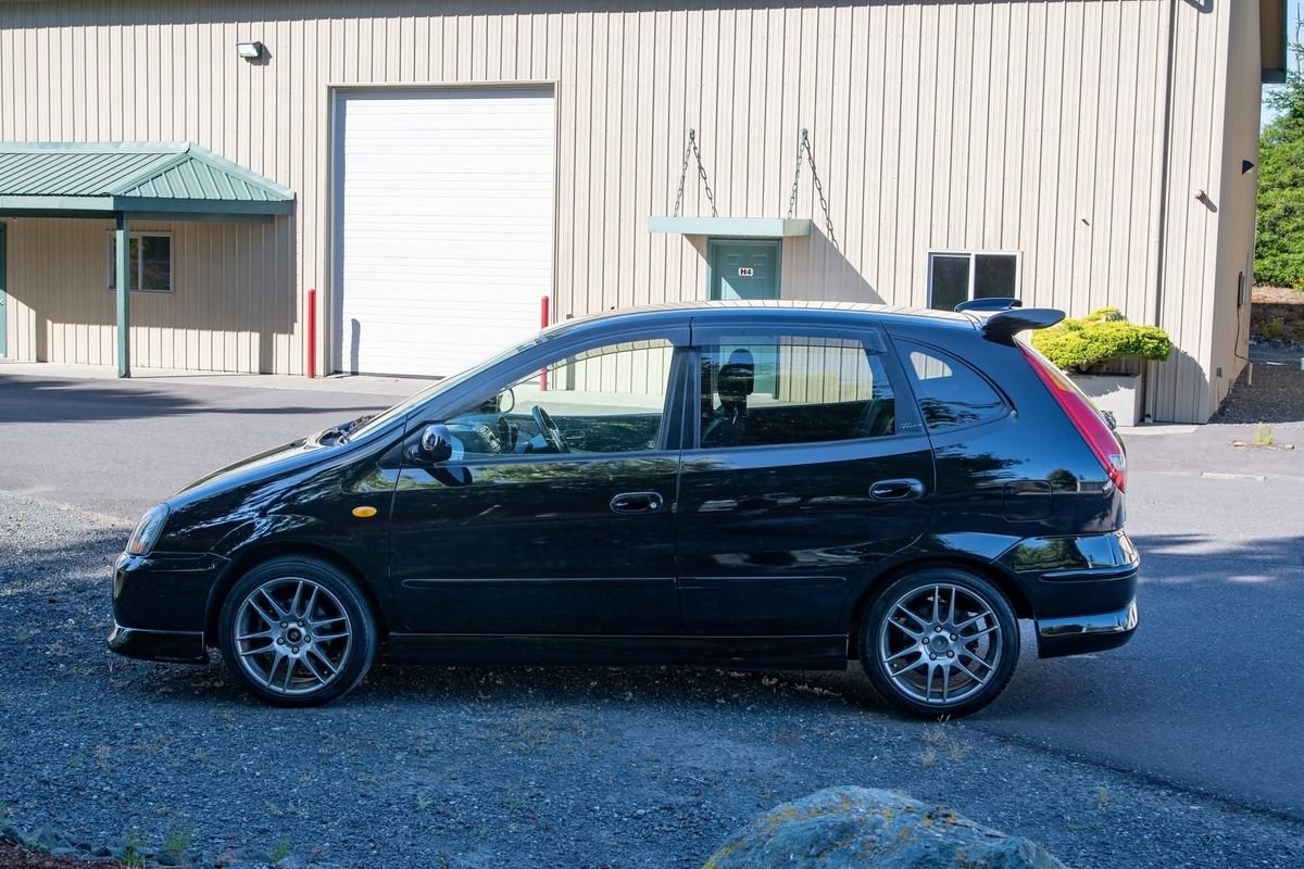 1999 Nissan Tino JDM car for sale — photo 4 of 9