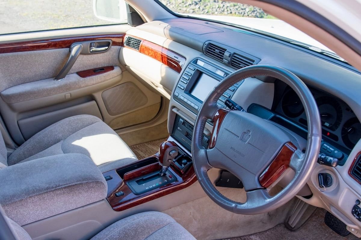 2000 Toyota Crown JDM car for sale — photo 9 of 9