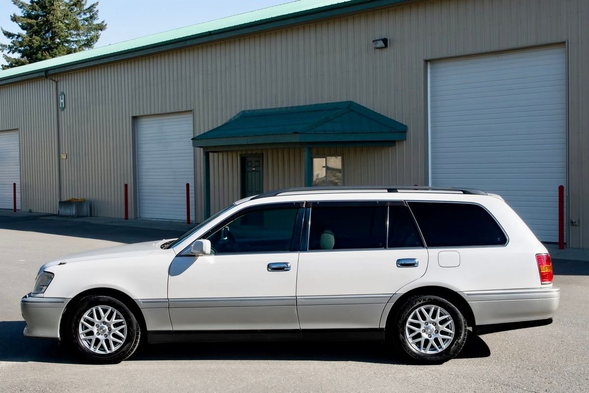 2000 Toyota Crown JDM car for sale — photo 3 of 9