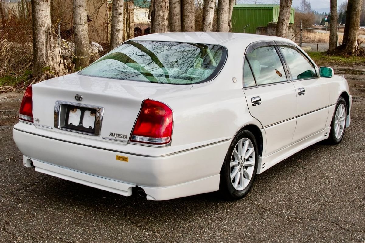 2001 Toyota Majesta JDM car for sale — photo 6 of 9