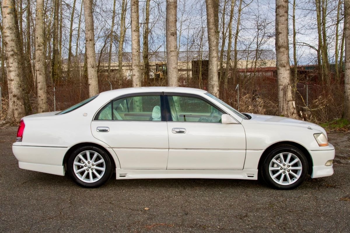 2001 Toyota Majesta JDM car for sale — photo 7 of 9