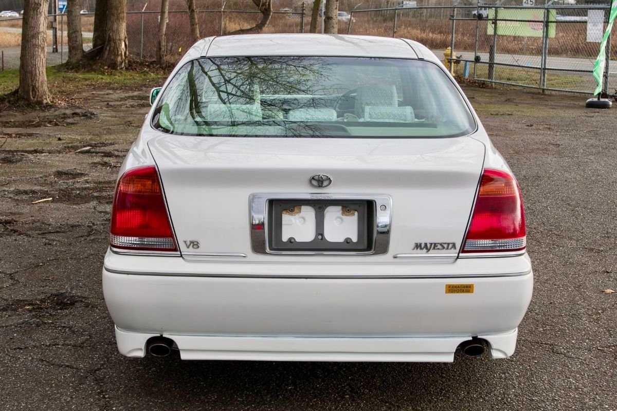 2001 Toyota Majesta JDM car for sale — photo 5 of 9
