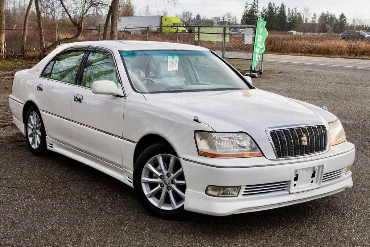 2001 Toyota Majesta JDM car for sale — photo 8 of 9
