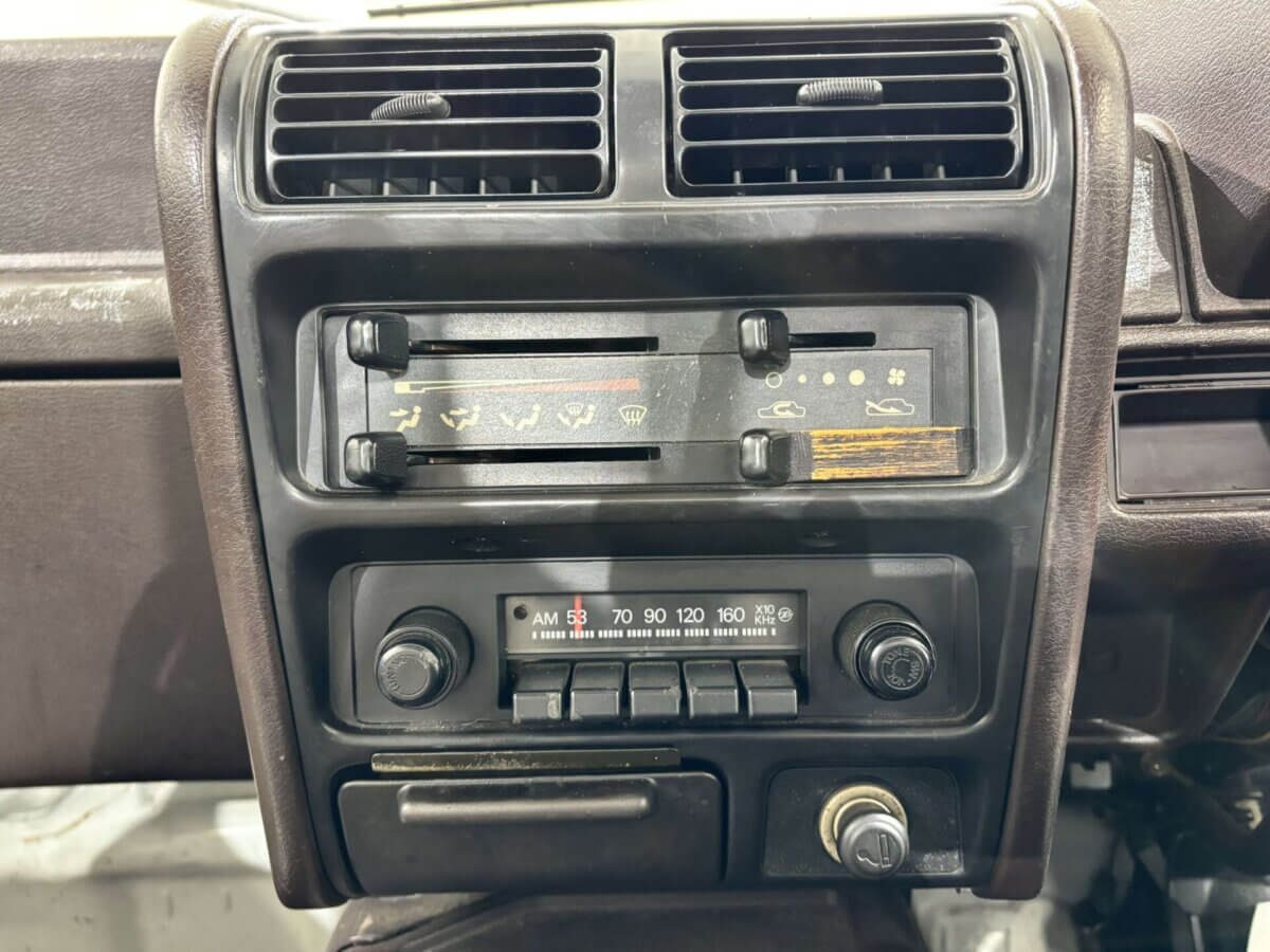 1989 Daihatsu Hijet JDM car for sale — photo 12 of 25