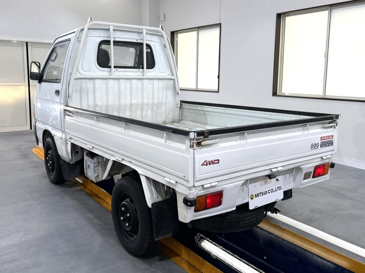 1990 Daihatsu Hijet JDM car for sale — photo 3 of 24