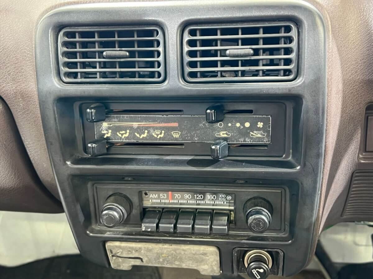 1990 Daihatsu Hijet JDM car for sale — photo 10 of 24