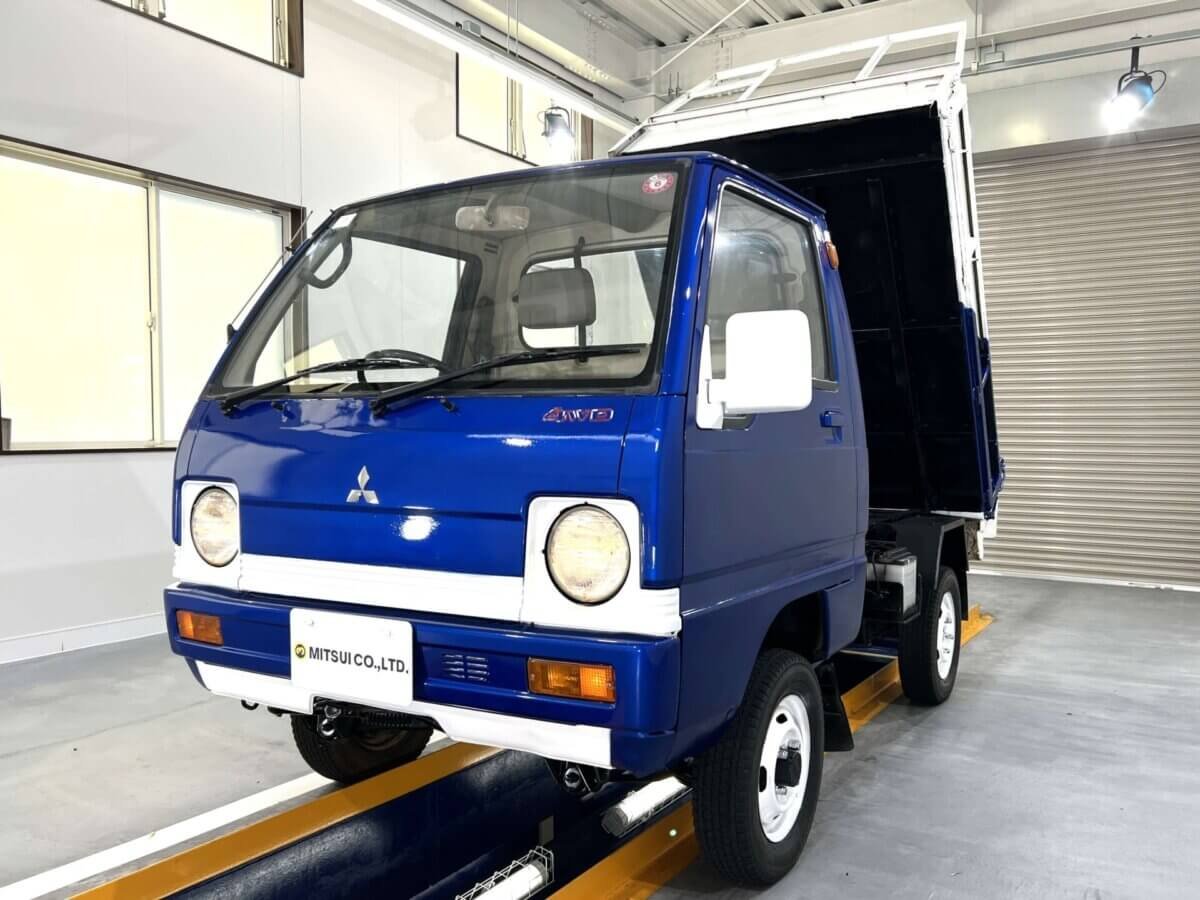 1990 Mitsubishi Minicab JDM car for sale — photo 2 of 25