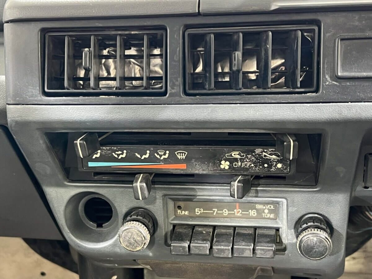 1990 Mitsubishi Minicab JDM car for sale — photo 14 of 25