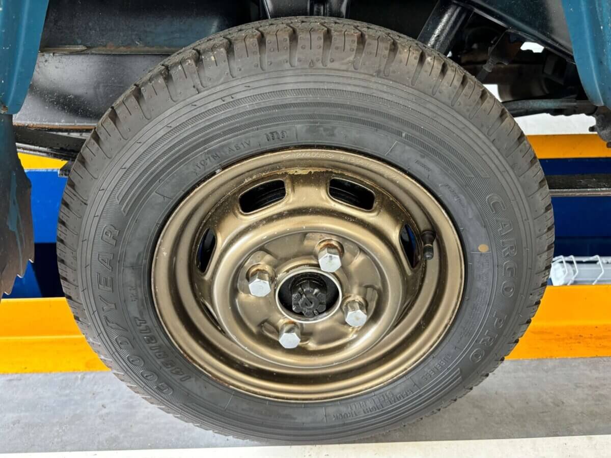 1993 Daihatsu Hijet JDM car for sale — photo 12 of 21