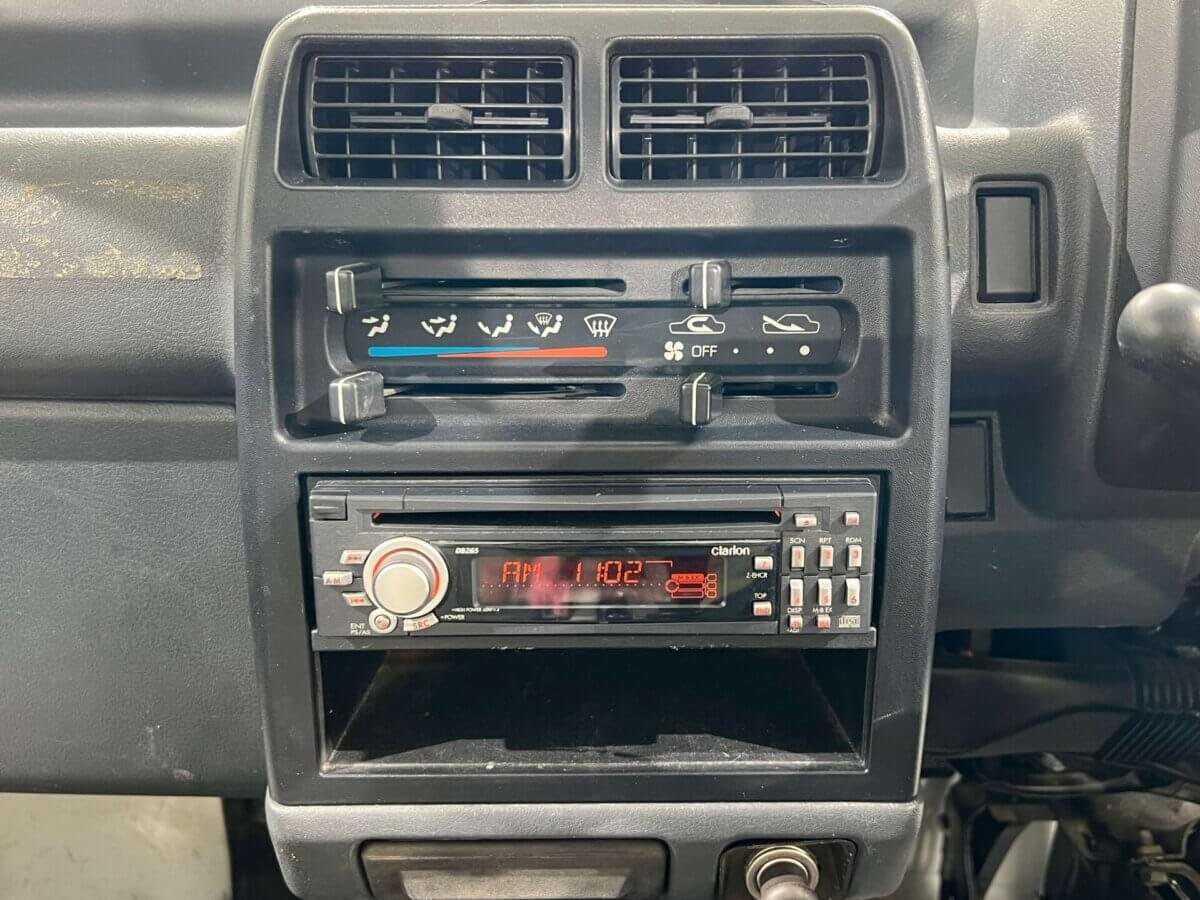 1993 Mitsubishi Minicab JDM car for sale — photo 12 of 25