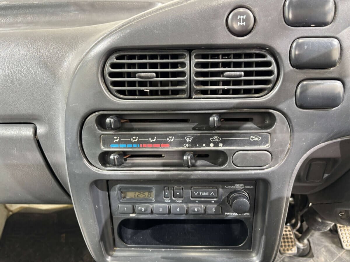 1994 Daihatsu Hijet JDM car for sale — photo 10 of 24