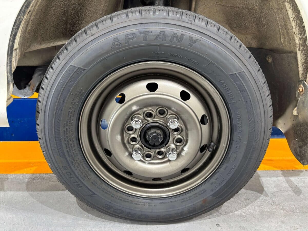 1994 Daihatsu Hijet JDM car for sale — photo 16 of 24