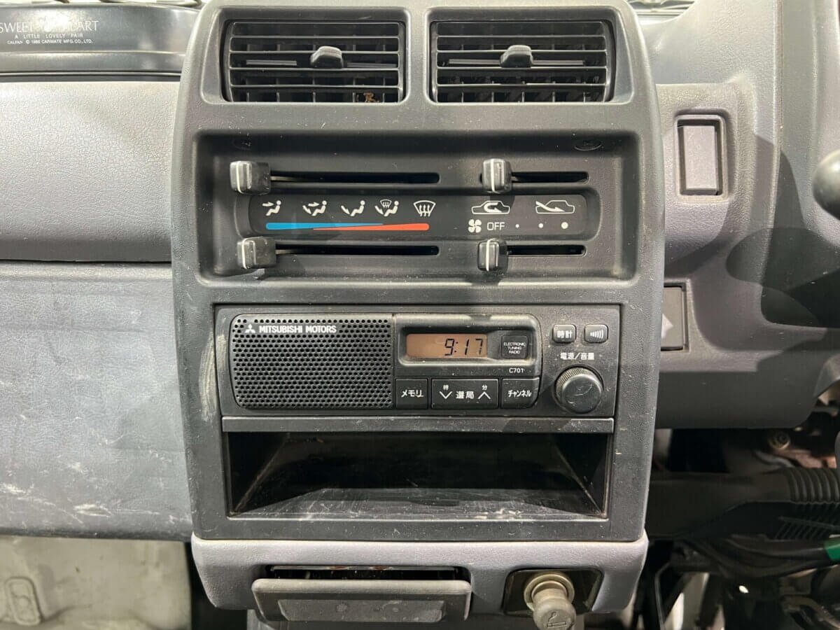 1994 Mitsubishi Minicab JDM car for sale — photo 11 of 24