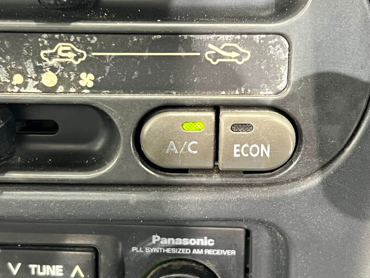 1995 Daihatsu Hijet JDM car for sale — photo 13 of 25