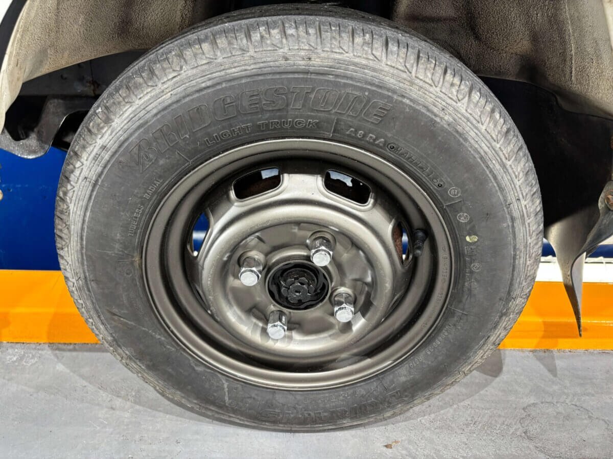 1995 Daihatsu Hijet JDM car for sale — photo 16 of 23