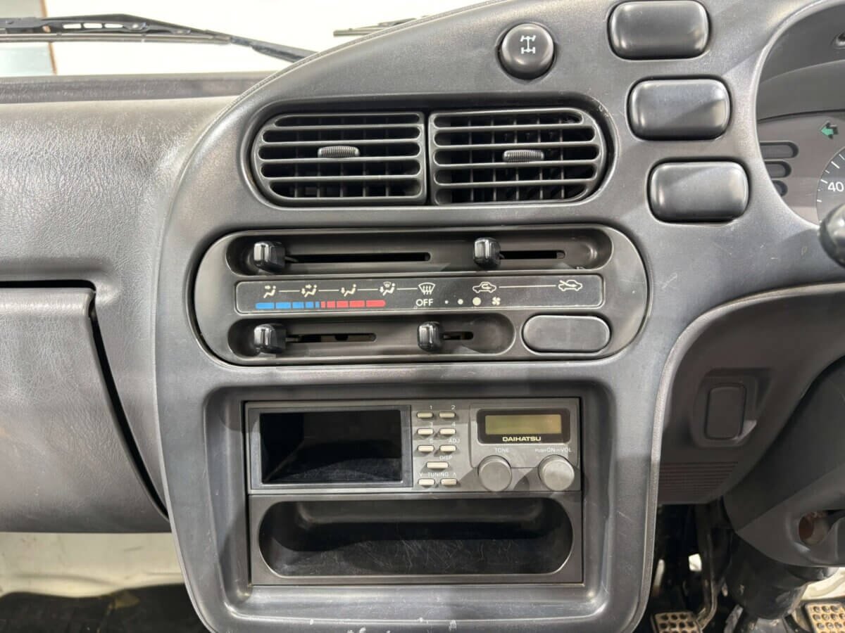 1995 Daihatsu Hijet JDM car for sale — photo 10 of 23