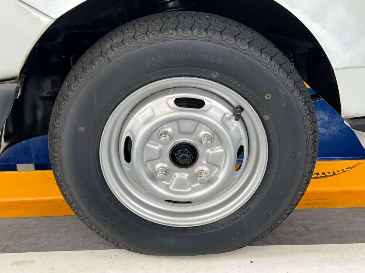 1996 Mitsubishi Minicab JDM car for sale — photo 15 of 25