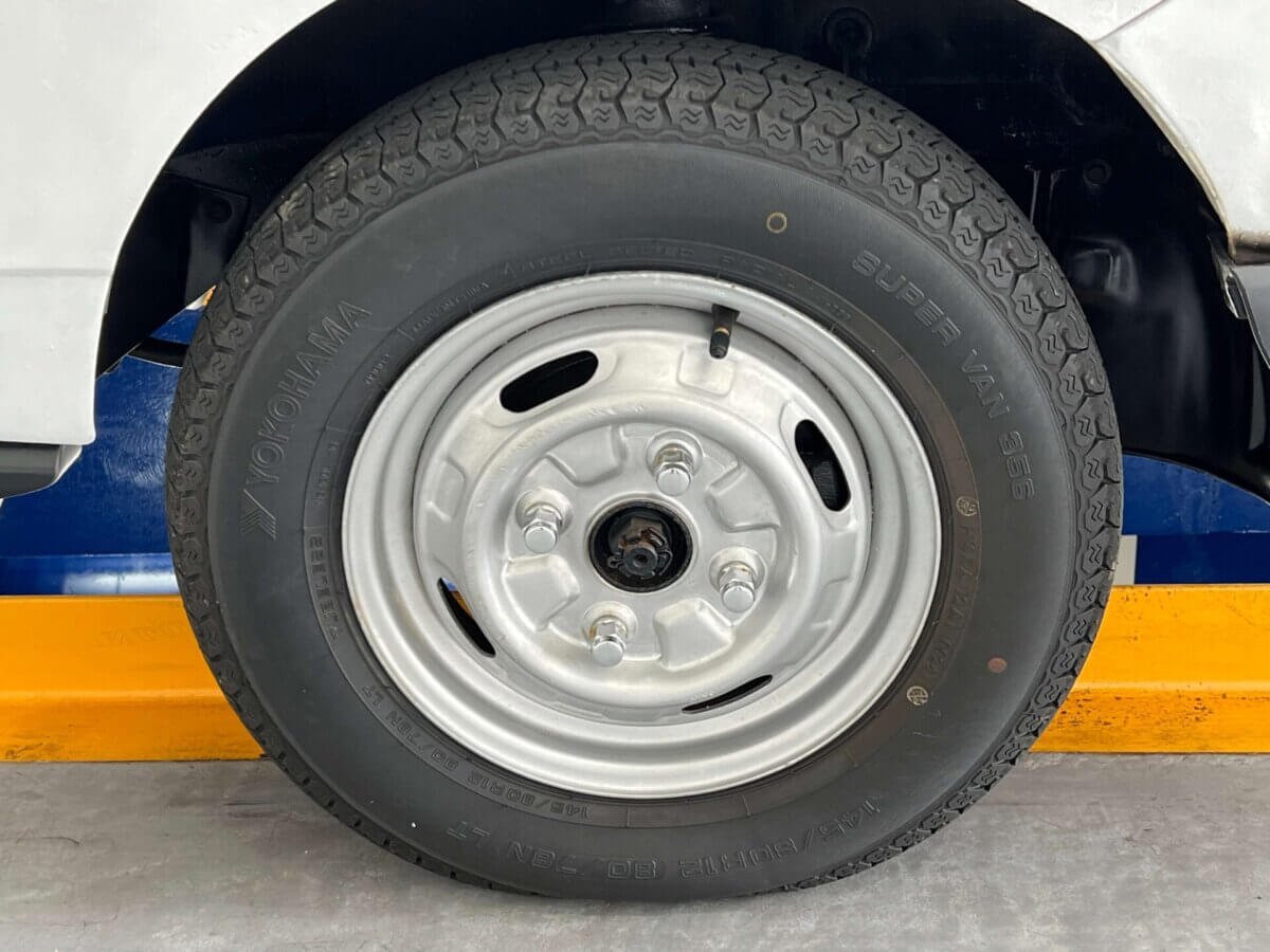 1996 Mitsubishi Minicab JDM car for sale — photo 18 of 25