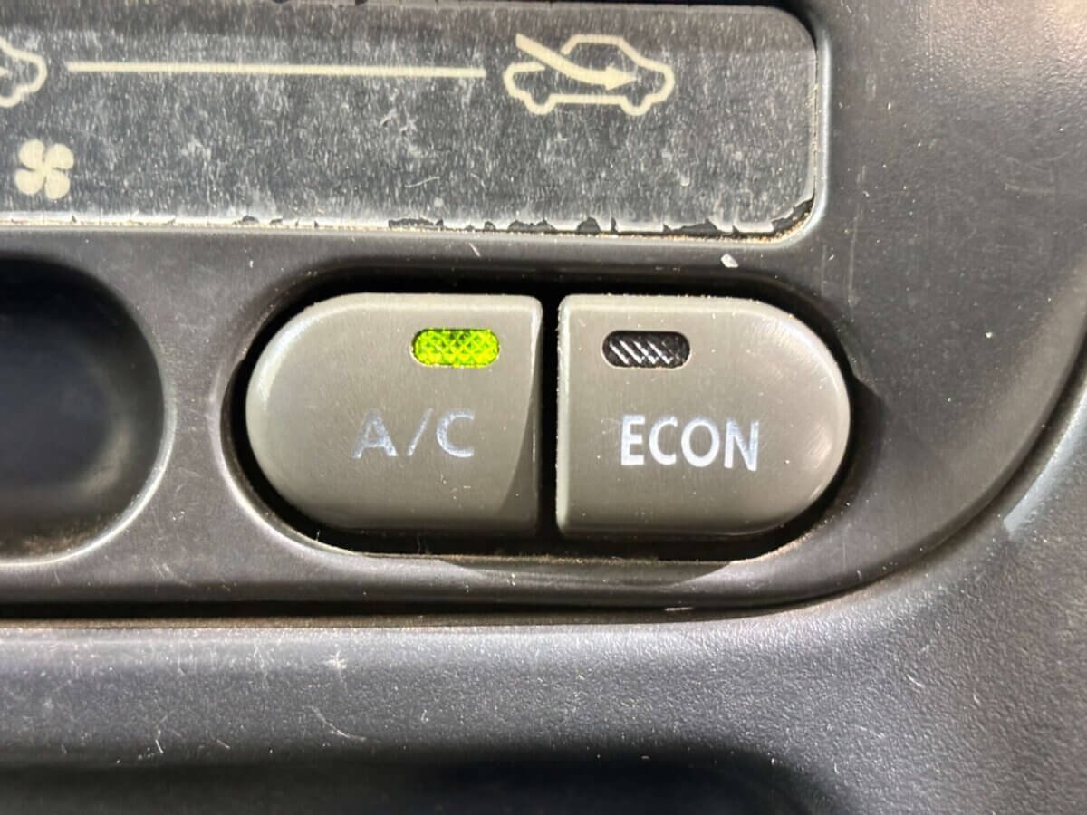 1997 Daihatsu Hijet JDM car for sale — photo 20 of 25