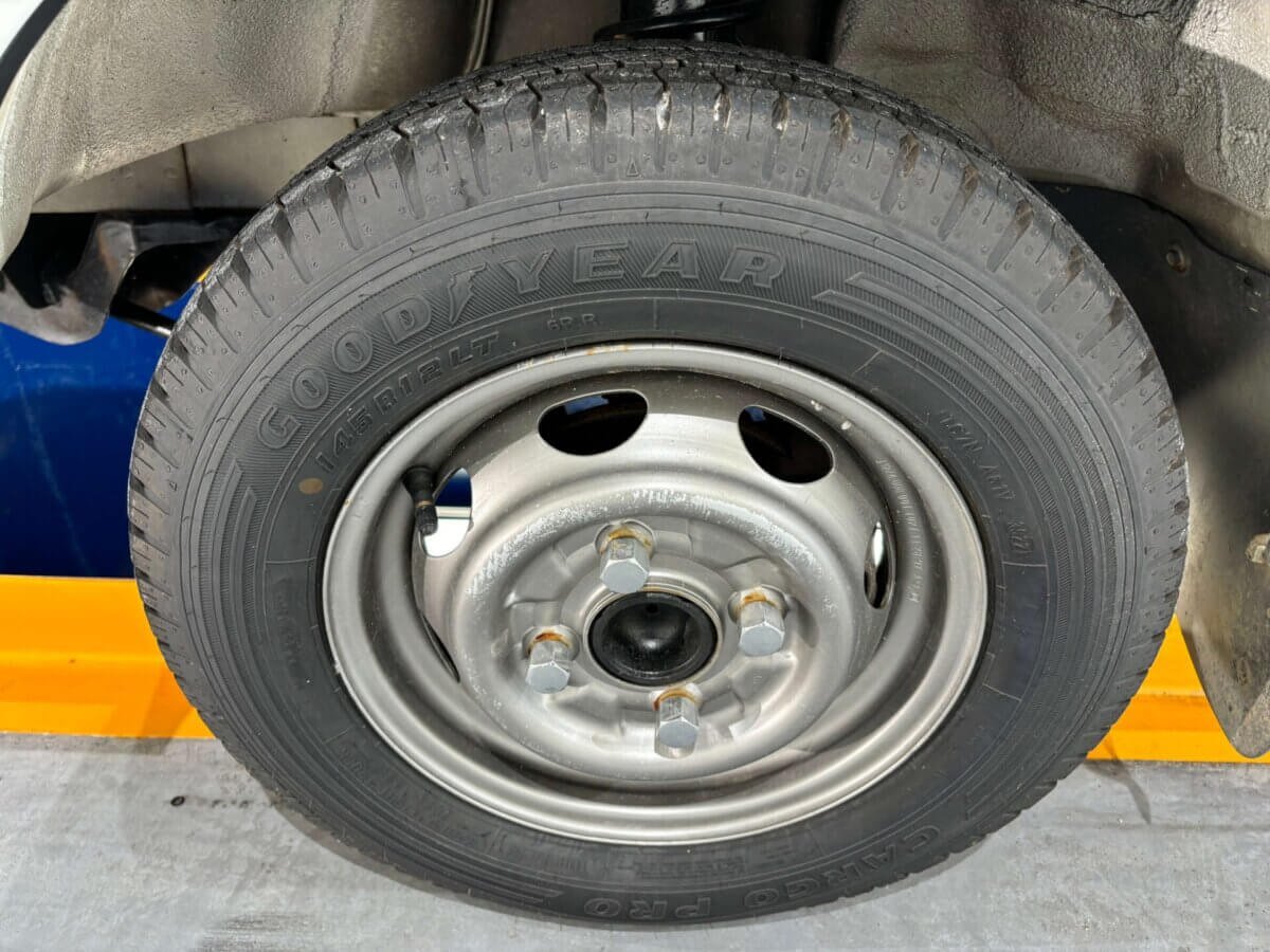 1997 Daihatsu Hijet JDM car for sale — photo 16 of 23