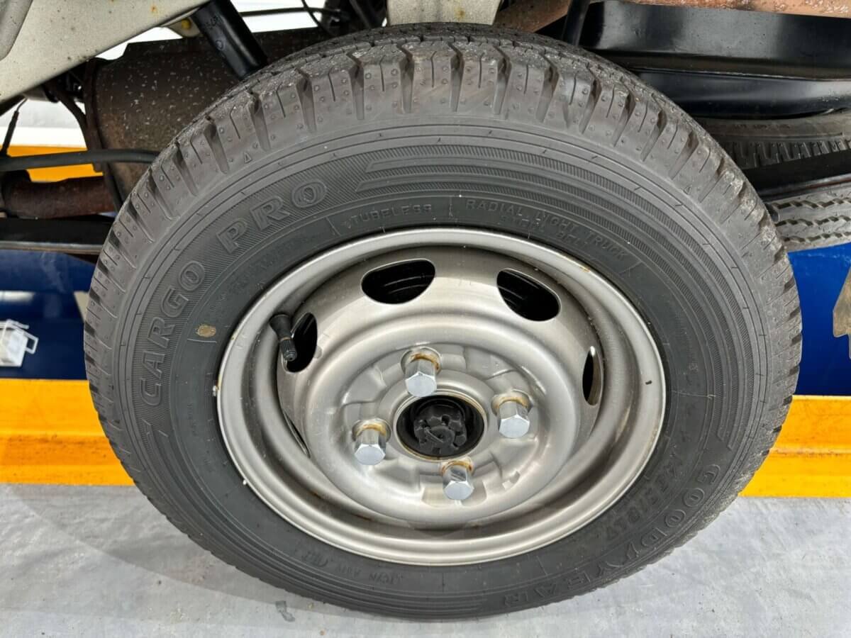 1997 Daihatsu Hijet JDM car for sale — photo 15 of 23