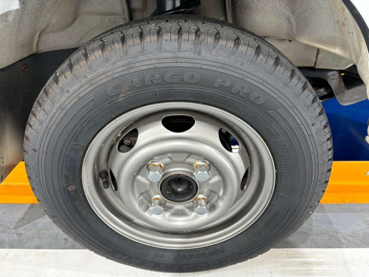1997 Daihatsu Hijet JDM car for sale — photo 13 of 23