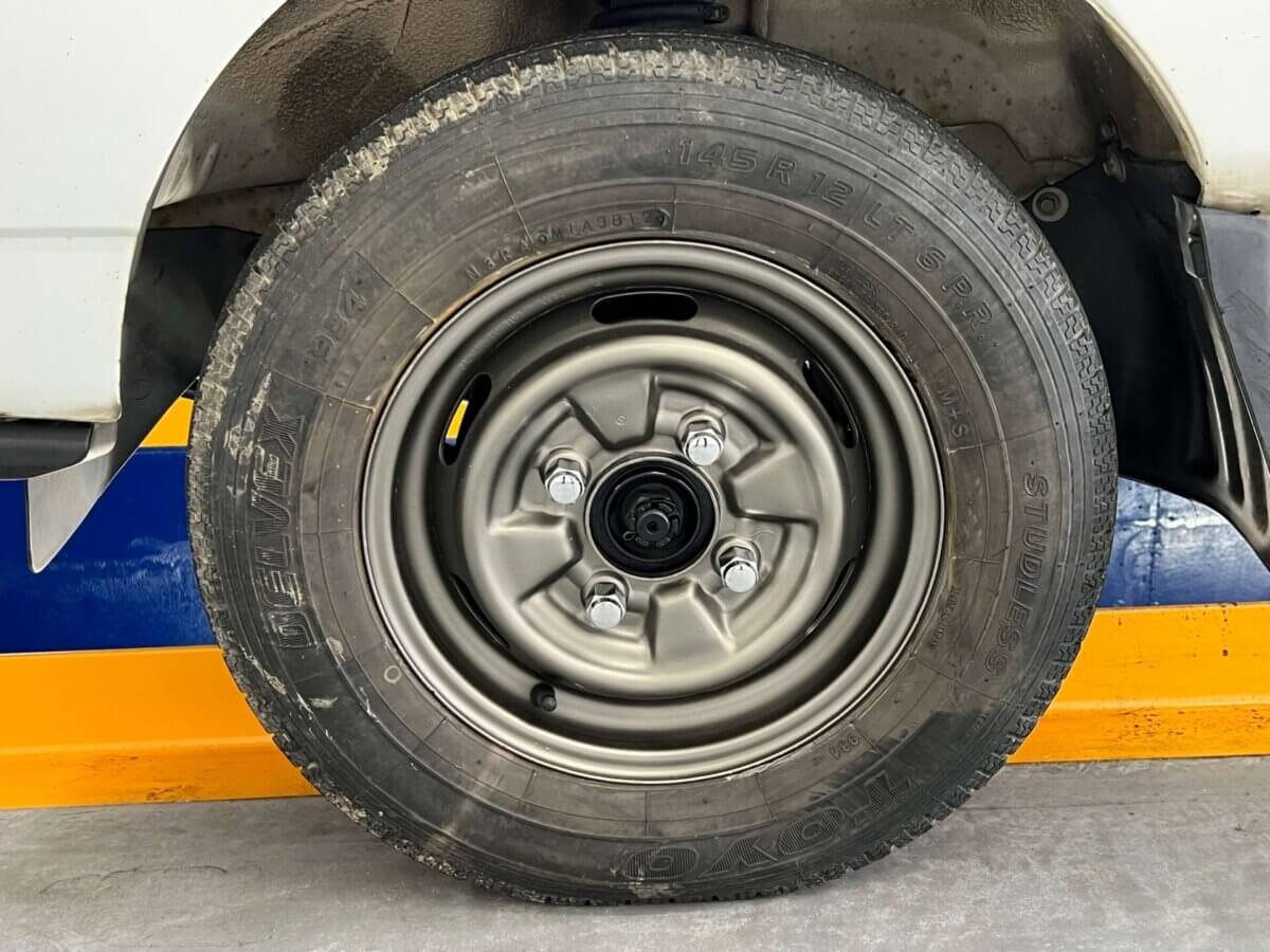 1997 Mitsubishi Minicab JDM car for sale — photo 16 of 24