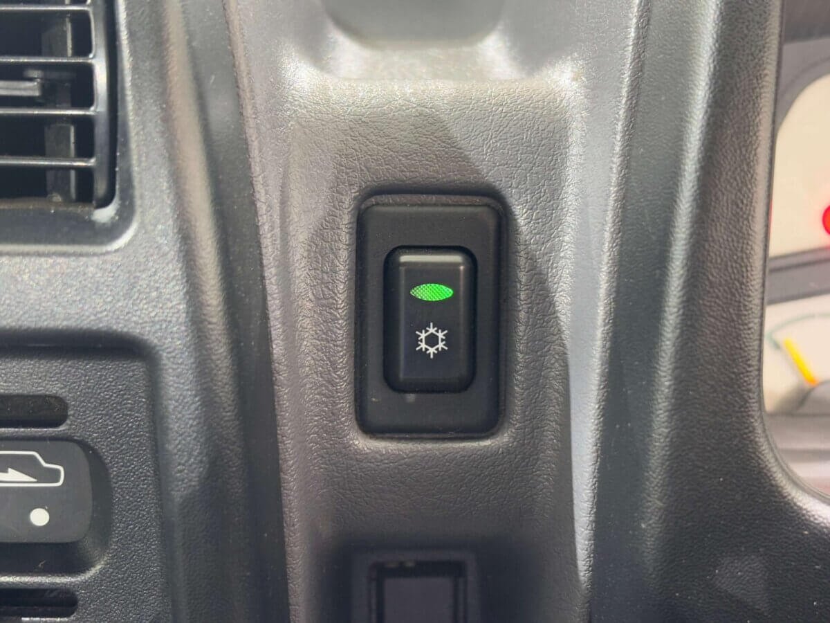 1998 Mitsubishi Minicab JDM car for sale — photo 11 of 22